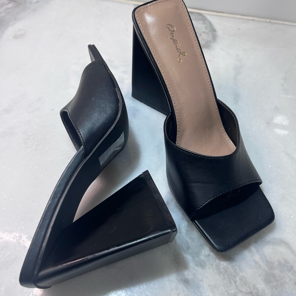 Black Open-Toe Wedge Sandals, Qupid size 8